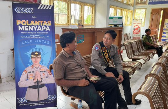 Jajaran Satlantas Unit Regident Polres Jembrana Berikan Pelayanan Humanis dan Kedekatan Dengan Masyarakat.