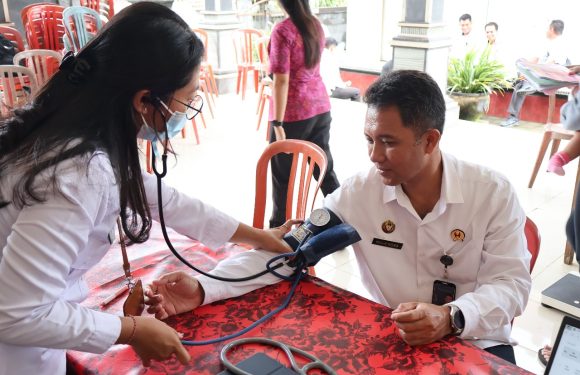 Memperingati Hari Bakti IMIPAS Ke- 1 Rutan Negara Gelar Kegiatan Sosial Dengan Melakukan Pengobatan Gratis Kepada Masyarakat.