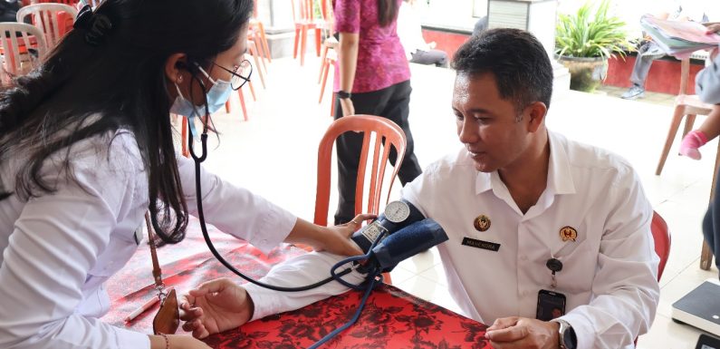 Memperingati Hari Bakti IMIPAS Ke- 1 Rutan Negara Gelar Kegiatan Sosial Dengan Melakukan Pengobatan Gratis Kepada Masyarakat.