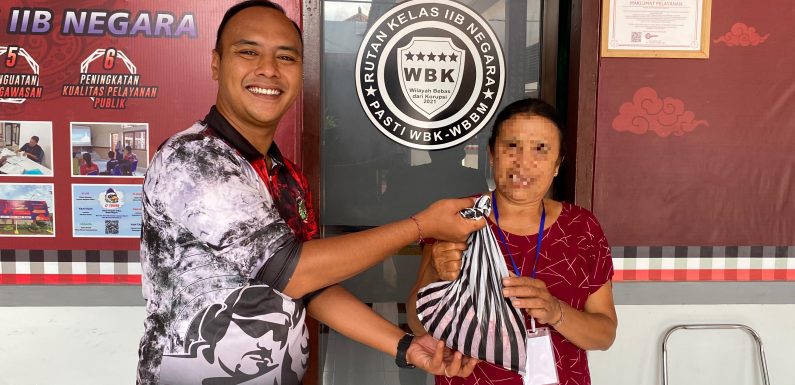 SAMBUT GALUNGAN  DAN KUNINGAN, RUTAN NEGARA GELAR TRADISI MEPATUNG DAN PEMBAGIAN BANSOS.