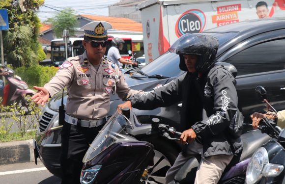 Operasi Zebra Agung 2025, Sat Lantas Polresta Denpasar Tertibkan Pengendara di TL Sunset Road Kuta.