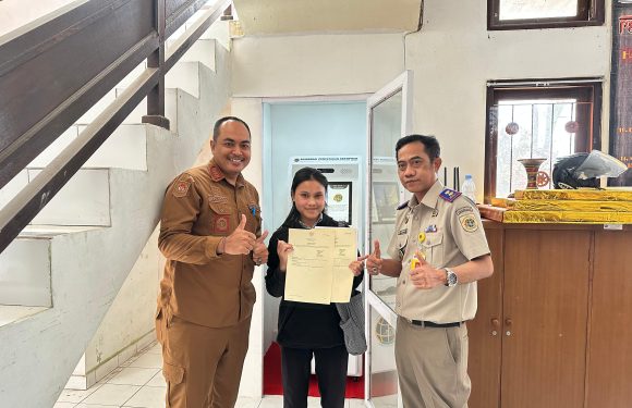 Warga Kintamani Kini Bisa Cetak Sertipikat Tanah Secara Mandiri Lewat Mesin APS di Kantor Camat.