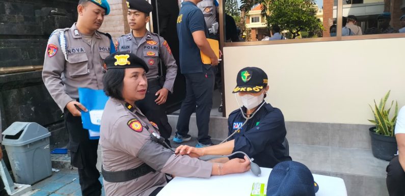 Sidokkes Polresta Denpasar Pelayanan Kesehatan Personel dalam Ops Zebra Agung 2025.