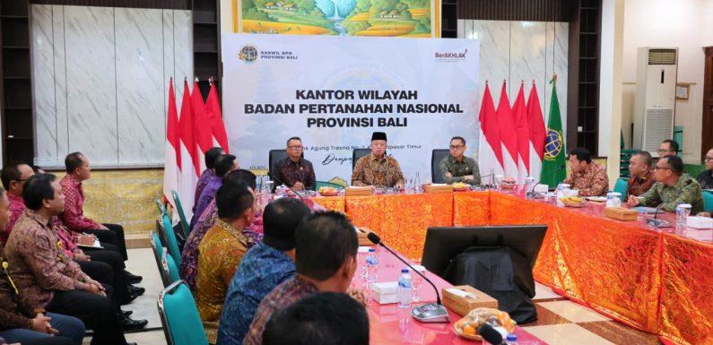 Kepala Kantor Pertanahan Kabupaten Bangli beserta jajaran hadir dalam acara pembinaan internal oleh Menteri ATR/BPN.