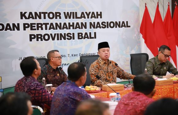 Kepala Kantor Pertanahan Kabupaten Klungkung bersama Kepala Seksi Penataan dan Pemberdayaan menghadiri Rapat Koordinasi Akhir Gugus Tugas Reforma Agraria (GTRA) Provinsi Bali Tahun 2025.