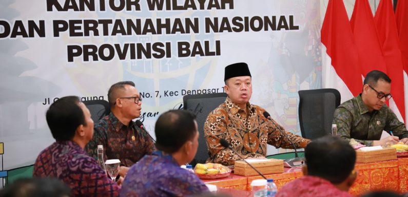 Kepala Kantor Pertanahan Kabupaten Klungkung bersama Kepala Seksi Penataan dan Pemberdayaan menghadiri Rapat Koordinasi Akhir Gugus Tugas Reforma Agraria (GTRA) Provinsi Bali Tahun 2025.