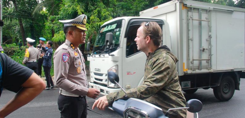 Ciptakan Ketertiban Lalu Lintas, Polda Bali Gelar  Hunting Mobile System Dalam Ops Zebra Agung 2025.
