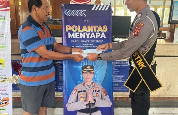 Melalui Polantas Menyapa, Petugas Satpas Sim Polres Jembrana Berikan Pelayanan Humanis Cepat dan Transparan  Kepada Pemohon Sim.
