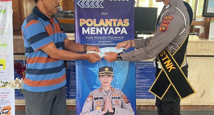 Melalui Polantas Menyapa, Petugas Satpas Sim Polres Jembrana Berikan Pelayanan Humanis Cepat dan Transparan  Kepada Pemohon Sim.