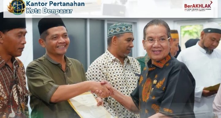 Komisi II DPR RI Bersama Kantor Wilayah Badan Pertanahan Nasional Provinsi Bali Melaksanakan Kegiatan Penyerahan Sertipikat Rumah Ibadah.