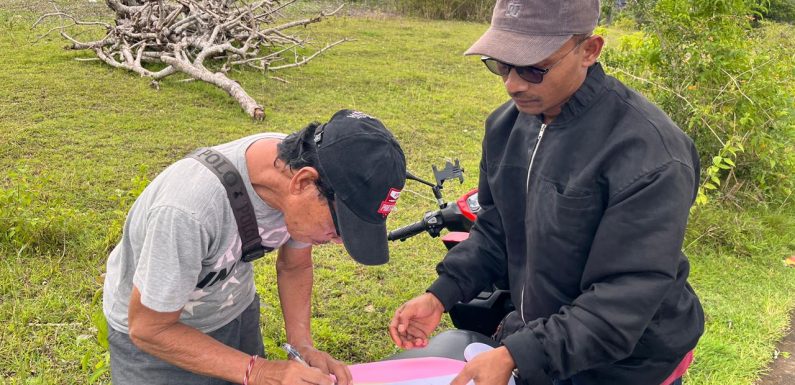 Petugas Lapangan Kantah Klungkung Melakukan Pengecekan Lapang Terkait Permohonan Sertipikat Hilang di Desa Bungamekar, Nusa Penida.