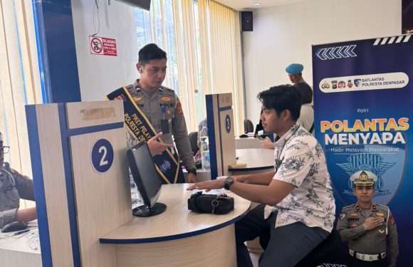 Pelayanan Satpas SIM Polresta Denpasar Berikan Sosialisasi Tertib Berlalulintas dan Pendampingan kepada Pemohon SIM.