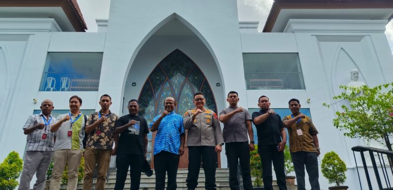 Sambang kamtibmas menjelang Natal & Tahun Baru, Kapolsek Kuta tinjau kesiapan pengamanan di Gereja Santo Fransiskus Xaverius .
