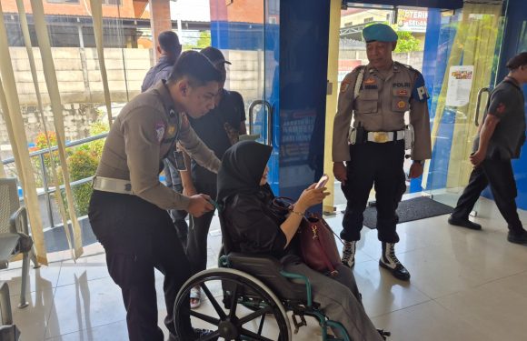 Polantas Menyapa, Satpas SIM Polresta Denpasar Bantu Pemohon Disabilitas dalam Proses Pembuatan SIM.