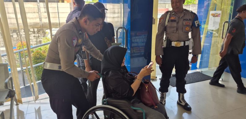 Polantas Menyapa, Satpas SIM Polresta Denpasar Bantu Pemohon Disabilitas dalam Proses Pembuatan SIM.