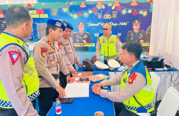 Pos PAM Nataru di Simpang GBB Sanur Dapat Asistensi Pejabat Polresta Denpasar, Kapolsek Densel Tegaskan Kesiapsiagaan Personel.