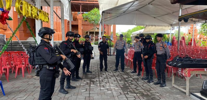 Ops Lilin Agung 2025, Satgas Preventif Polresta Denpasar Laksanakan Patroli Dialogis di Gereja Roh Kudus Katedral.