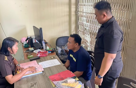 Unit Reskrim Polsek Dentim Rampungkan Penyidikan Perkara Pencurian; Tersangka dan BB Diserahkan ke Kejari.