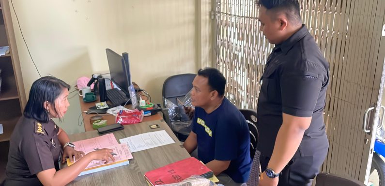 Unit Reskrim Polsek Dentim Rampungkan Penyidikan Perkara Pencurian; Tersangka dan BB Diserahkan ke Kejari.