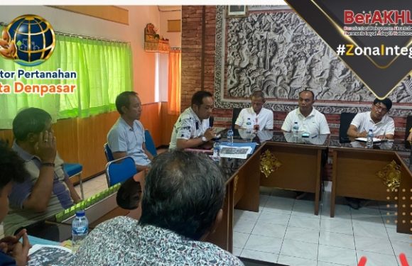 Kantor Pertanahan Kota Denpasar menghadiri undangan rapat koordinasi dari Kepala Kelurahan Kesiman sekaligus pengecekan lapang terhadap objek tanah.