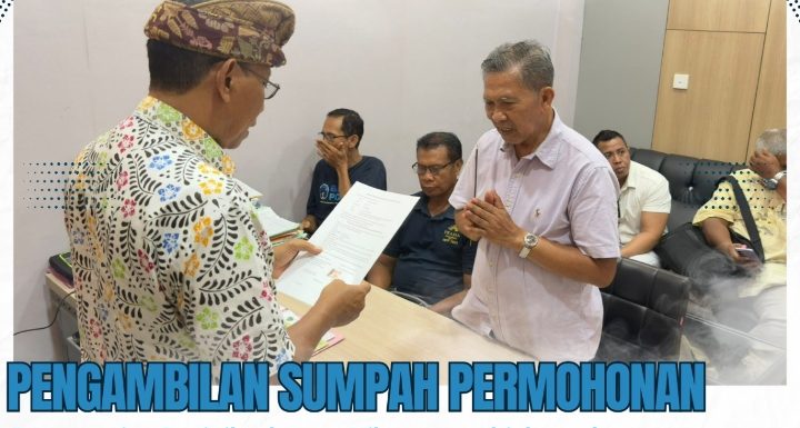 Kepala Seksi Penetapan Hak dan Pendaftaran Kantor Pertanahan Kota Denpasar melakukan pengambilan sumpah kepada Bapak I Wayan Swastika terkait permohonan Penggantian Sertipikat karena Hilang