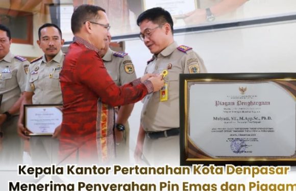 Kepala Kantor Pertanahan Kota Denpasar menerima Penyerahan Pin Emas dan Piagam Penghargaan dari Menteri Agraria dan Tata Ruang/Kepala Badan Pertanahan Nasional (ATR/BPN).
