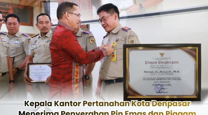 Kepala Kantor Pertanahan Kota Denpasar menerima Penyerahan Pin Emas dan Piagam Penghargaan dari Menteri Agraria dan Tata Ruang/Kepala Badan Pertanahan Nasional (ATR/BPN).