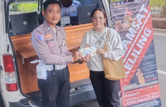 Melalui layanan Samsat Keliling Satuan Regident Polres Jembrana Berikan Layanan Humanis, Mudah dan Transparan.