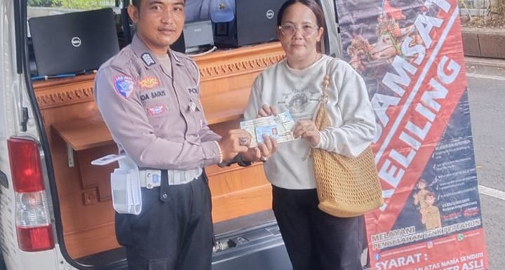 Melalui layanan Samsat Keliling Satuan Regident Polres Jembrana Berikan Layanan Humanis, Mudah dan Transparan.