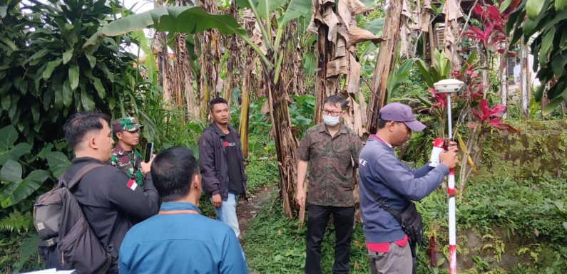 Guna Memperoleh Kejelasan dan Kepastian Terhadap Objek  Tanah, Kantor Pertanahan Kabupaten Bangli melaksanakan kegiatan pengukuran tanah di Desa Penglumbaran, Kecamatan Susut.