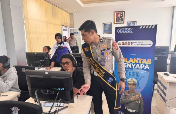 Polantas Menyapa, Satlantas Polresta Denpasar Hadir Berikan Pelayanan Humanis kepada Pemohon SIM.