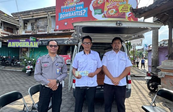 Melalui Polantas Menyapa, layanan Samsat Keliling Satuan Regident Polres Jembrana Berikan Layanan Mudah dan Transparan Kepada Masyarakat.