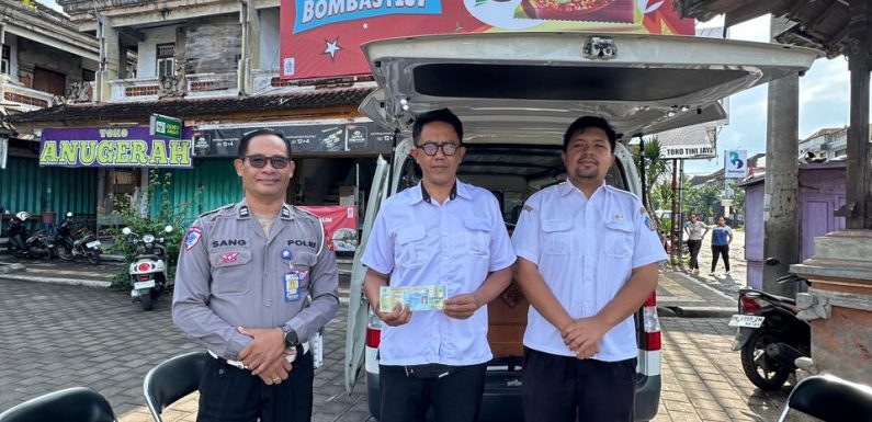 Melalui Polantas Menyapa, layanan Samsat Keliling Satuan Regident Polres Jembrana Berikan Layanan Mudah dan Transparan Kepada Masyarakat.