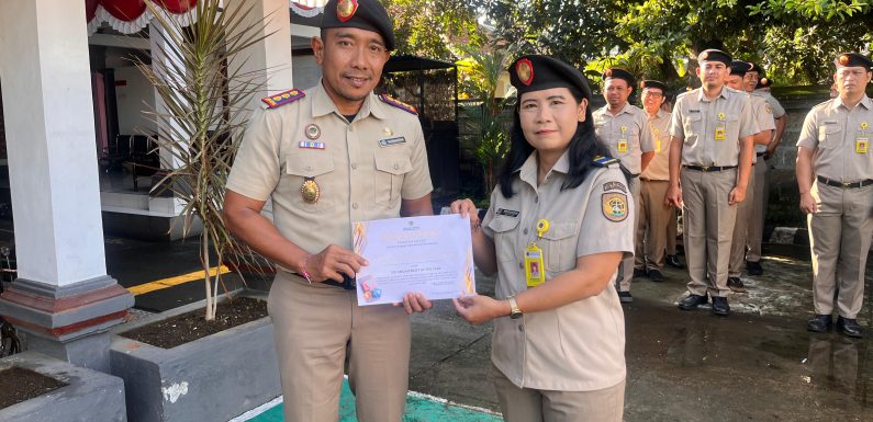 Apel Pagi Kantor Pertanahan Kabupaten Klungkung Tekankan Disiplin, Strakom dan Apresiasi Pegawai Berprestasi.