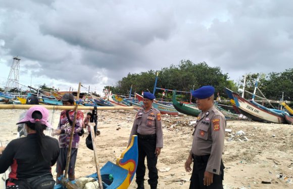 Satpolairud Polresta Denpasar Laksanakan Patroli Dialogis dan Sambang di Pesisir Pantai