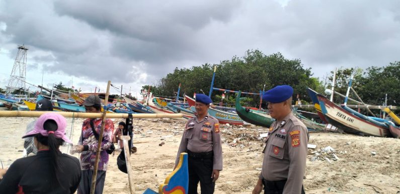 Satpolairud Polresta Denpasar Laksanakan Patroli Dialogis dan Sambang di Pesisir Pantai