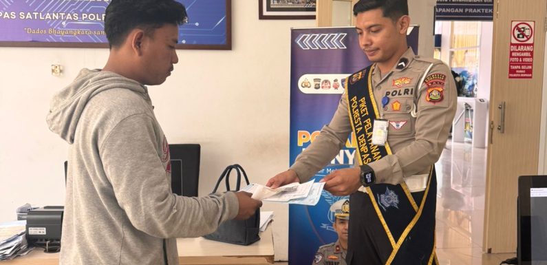 Satpas SIM Polresta Denpasar Berikan Pelayanan Humanis, Pemohon Diberikan Arahan Secara Langsung.