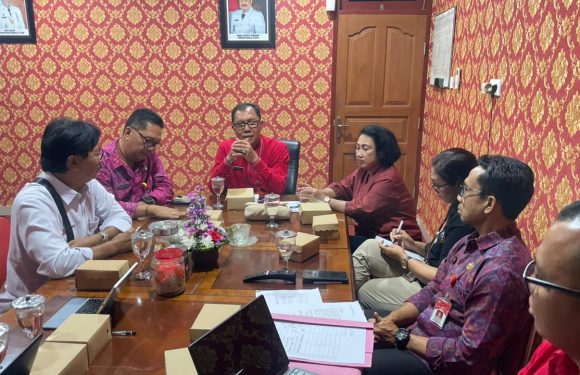 Kepala Kantor Pertanahan Kabupaten Tabanan beserta Kepala Seksi Penetapan Hak dan Pendaftaran  Menghadiri Rapat Dengan Asisten III Pemkab Tabanan Terkait Pembahasan Integrasi Data Pertanahan dan Perpajakan.