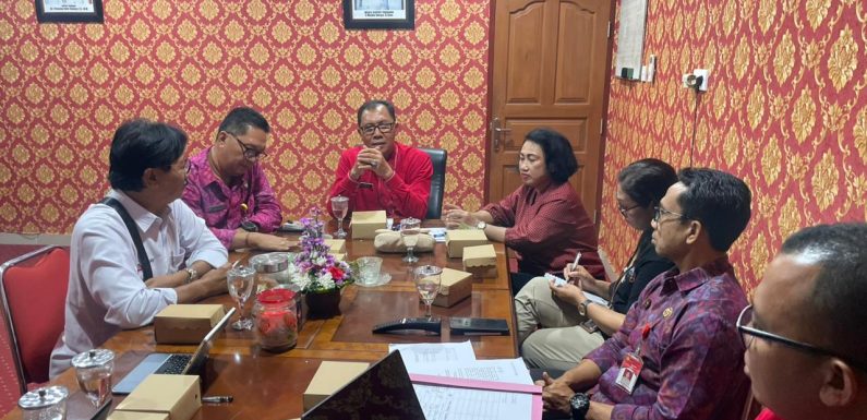 Kepala Kantor Pertanahan Kabupaten Tabanan beserta Kepala Seksi Penetapan Hak dan Pendaftaran  Menghadiri Rapat Dengan Asisten III Pemkab Tabanan Terkait Pembahasan Integrasi Data Pertanahan dan Perpajakan.