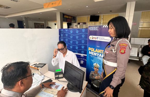 Satpas SIM Polresta Denpasar Maksimalkan Pelayanan Humanis kepada Pemohon SIM.