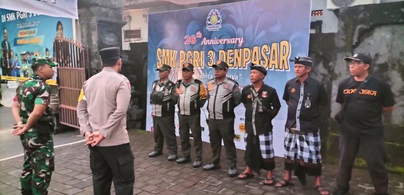 Sinergi Bhabinkamtibmas, Babinsa, Linmas dan Pecalang Kawal Fun Walk SMK PGRI 3 Denpasar.