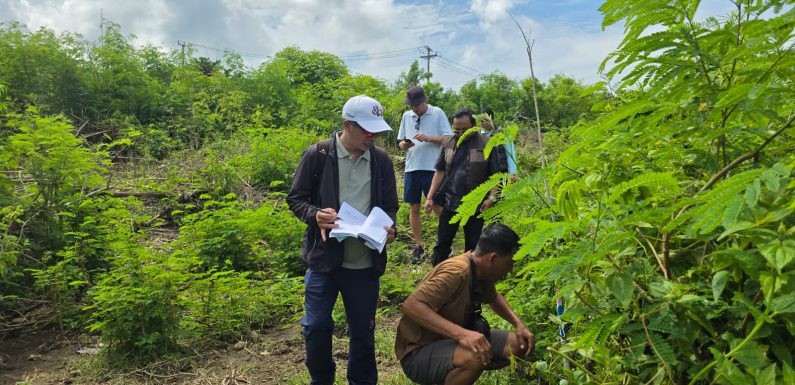Panitia A Kantor Pertanahan Kabupaten Klungkung, Melaksanakan Pemeriksaan Tanah Terkait Permohonan Pemberian Hak Guna Bangunan (HGB) di Desa Lembongan.