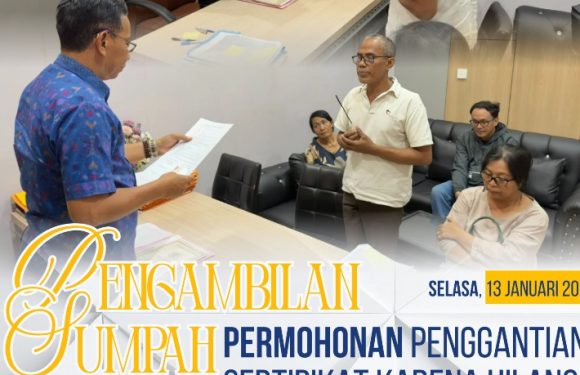 Kasi Penetapan Hak dan Pendaftaran Kantor Pertanahan Kota Denpasar melakukan pengambilan sumpah kepada Bapak Nyoman Gede Sumerta terkait permohonan Penggantian Sertipikat karena Hilang.