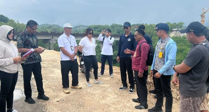 Seksi Penataan dan Pemberdayaan Kantor Pertanahan Kabupaten Badung Melaksanakan Kegiatan Peninjauan Lokasi Terkait Permohonan Pertimbangan Teknis Pertanahan di Desa Pecatu.