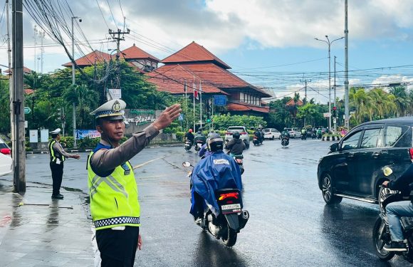 Ops Keselamatan Agung 2026, Polresta Denpasar Lakukan Pengaturan Lalu Lintas di Simpang GBB dan Matahari Terbit