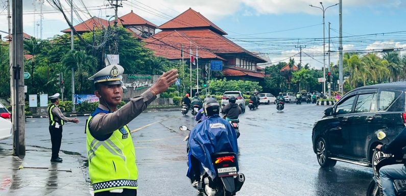 Ops Keselamatan Agung 2026, Polresta Denpasar Lakukan Pengaturan Lalu Lintas di Simpang GBB dan Matahari Terbit