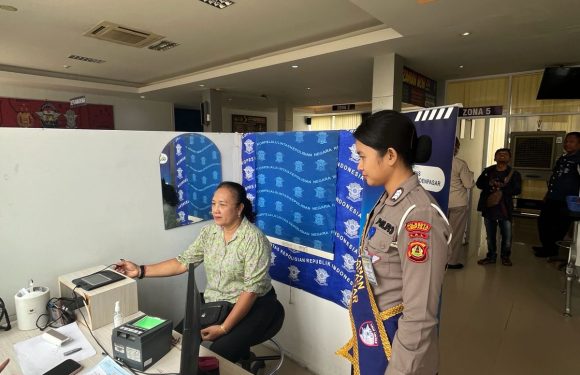 Polantas Menyapa, Satlantas Polresta Denpasar Hadirkan Pelayanan Humanis di Satpas SIM.