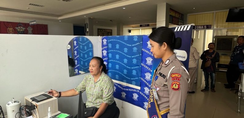 Polantas Menyapa, Satlantas Polresta Denpasar Hadirkan Pelayanan Humanis di Satpas SIM.