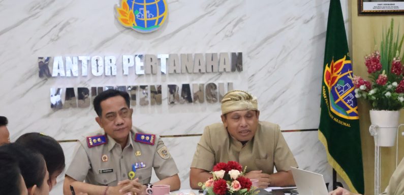 Kantor Pertanahan Kabupaten Bangli Menerima Kunjungan Kepala Bidang Penetapan Hak dan Pendaftaran Kantor Wilayah Badan Pertanahan Nasional Provinsi Bali Dalam Rangka  Kegiatan pembinaan Terhadap Pejabat Pembuat Akta Tanah (PPAT).