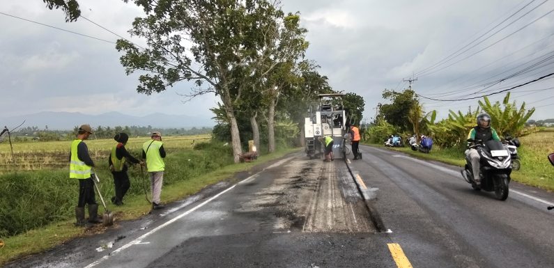Menjelang Hari Raya idul Fitri Jalan Nasional Denpasar – Gilimanuk di Perbaiki.
